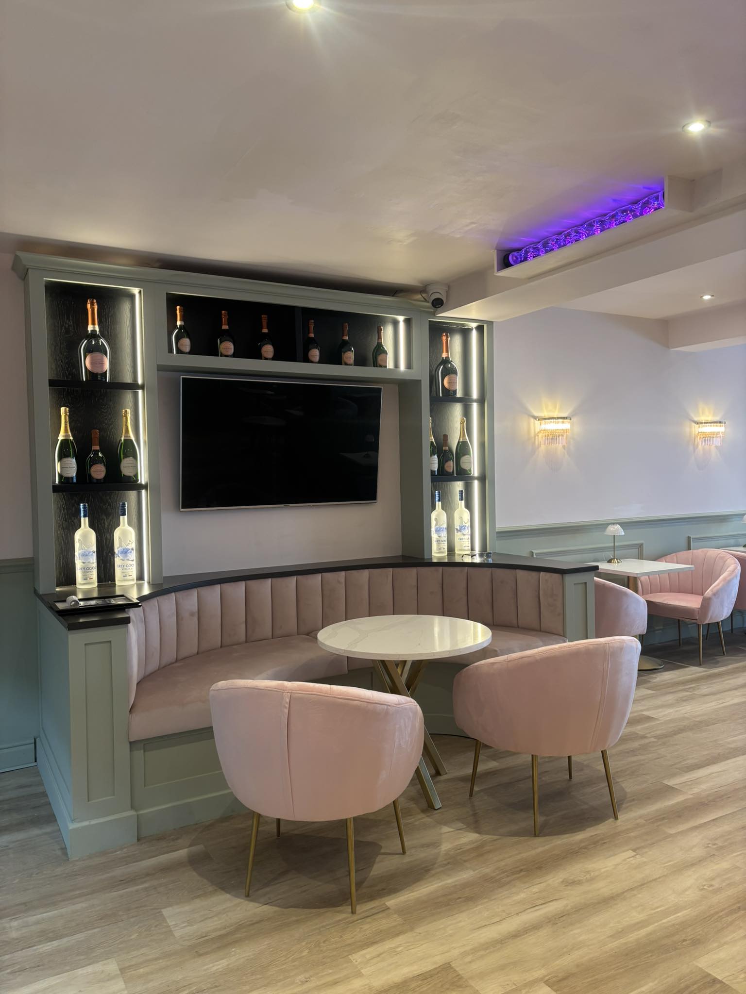 Aura Bar